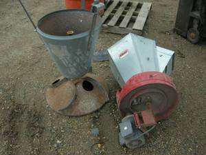 lot 38 image: 2 Spinner Spreaders