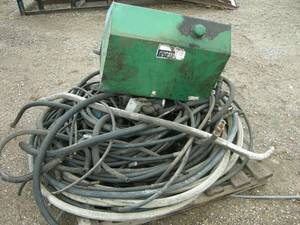 lot 39 image: Hydraulic Oil Tank and Misc Hoses