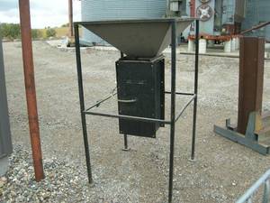 lot 48 image: Gravity Feed Seed Trailer