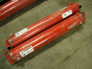 lot 82 image: Pair Chief Hydraulic Cylinders