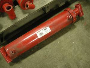 lot 83 image: Chief Hydraulic Cylinder