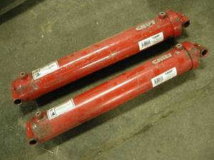 lot 85 image: Pair Chief Hydraulic Cylinders