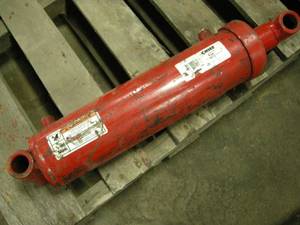 lot 86 image: Chief Hydraulic Cylinder