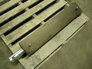 lot 89 image: Large Hydraulic Cylinder