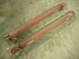 lot 96 image: Pair Chief Hydraulic Cylinders