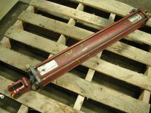 lot 99 image: Chief Hydraulic Cylinder