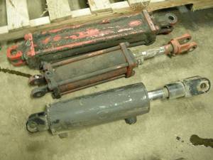 lot 101 image: 3 Hydraulic Cylinders