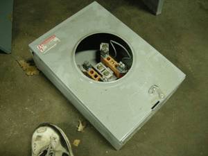 lot 104 image: Milbank U-200 Power Box