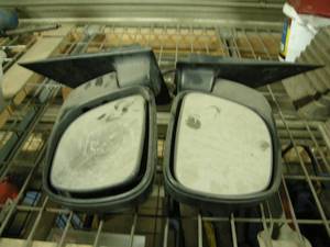 lot 108 image: 2003-2007 F250350 Power Mirrors