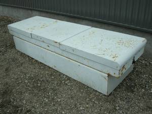 lot 62 image: Pickup Truck Tool Box