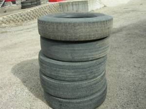 lot 219 image: 5 Used Tall 11225 TruckTrailer Tires
