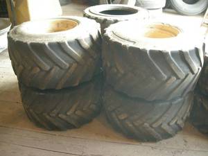 lot 225 image: Set of 4 Skidsteer TiresRims