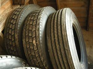 lot 230 image: 3 ReCapped 225 TruckTrailer Tires