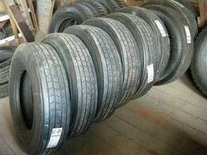 lot 232 image: 9 ReCapped 225 TruckTrailer Tires