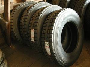 lot 233 image: 4 ReCapped 225 TruckTrailer Tires