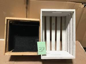 lot 37 image: Crates & Pallet 13.5 in. X 12.63 in. x 9.63 in. Medium Crate in good condition