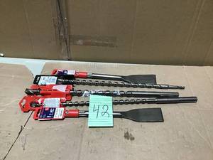 lot 42 image: BOSCH DRILL TOOL SEE PICS