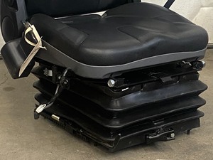 lot 1 image: Kubota Skid-Loader Seat