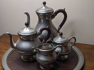 lot 4 image: 1960s CoffeeTea Set