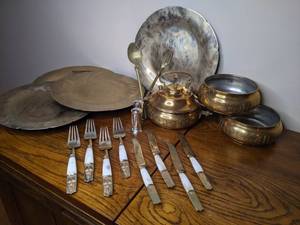 lot 19 image: Rare Vintage Brass Tiffin Lunch Box with additional