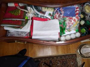 lot 33 image: Misc. Holiday Dispoables