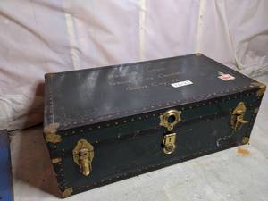 lot 357 image: Trunk and contents