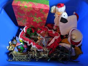 lot 386 image: Lot of Miscellaneous Christmas goods