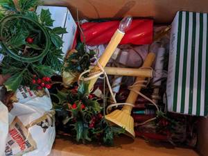lot 387 image: Christmas Deco