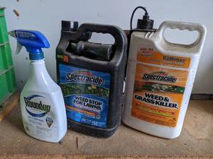 lot 402 image: Lot of Weed killer Products