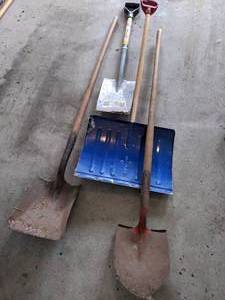 lot 406 image: Lot of Shovels