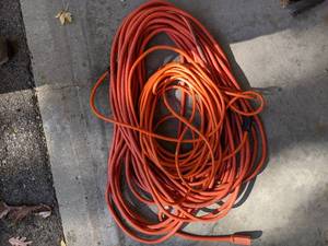 lot 410 image: Lot of extension chords