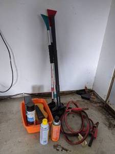 lot 413 image: auto Car washing and miscellaneous accessories