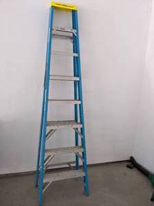 lot 427 image: 8 ft Step ladder