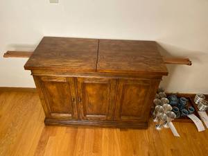 lot 43 image: Beautiful Antique Foldout Buffet