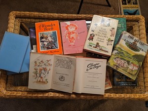 lot 250 image: Vintage Books