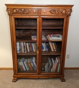 lot 265 image: Lovely 19th Carved Bookcase