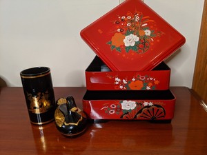 lot 278 image: Hand Painted Bento Box with Extras