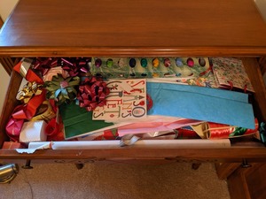lot 280 image: Christmas Items