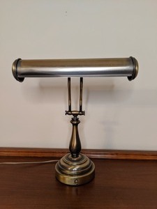 lot 281 image: Vintage Brass Lamp