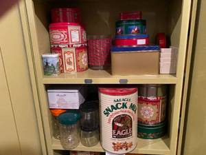 lot 363 image: Contents of Shelf