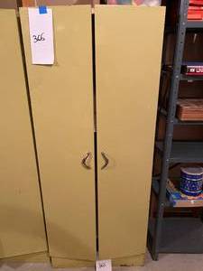 lot 366 image: Verticle Metal storage Cabinet