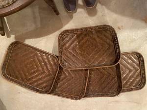 lot 371 image: Set of 5 wicker serving trays
