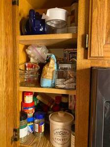 lot 437 image: Contents of shelving