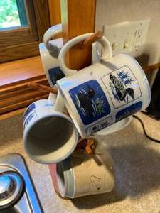lot 444 image: Mug rack and assorted Mugs