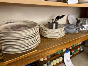 lot 446 image: English made china and random Kitchen ware