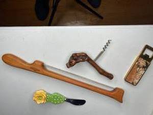 lot 453 image: Kitchen Knick Knacks and bread cutter