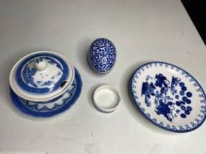 lot 461 image: Fine china