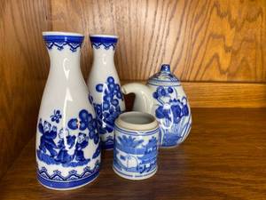 lot 466 image: Ceramic tea set