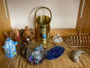 lot 472 image: Various Knick Knacks