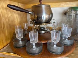 lot 476 image: Beautiful Fondue Set with built in Lazy Susan